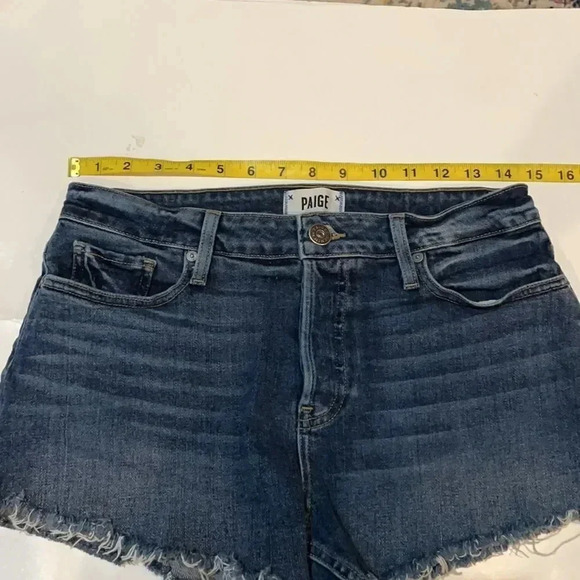 Paige Emmitt jean shorts, 2.5” button fly, frayed hem. Women’s size 27 - Picture 5 of 10